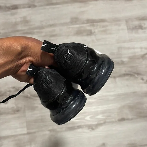 Black and White Air Max Sneakers - Picture 5 of 8